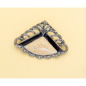 Vintage Art Deco Silver Tone Brooch by Avon i13